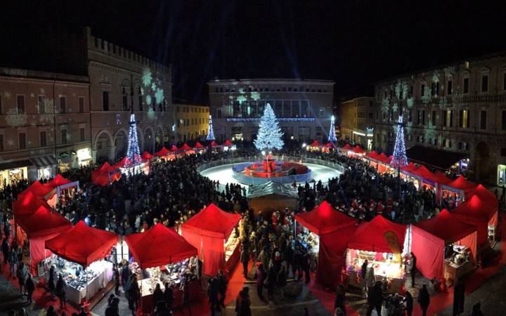 I Mercatini Di Natale A Pesaro | Date 2023 E Programma