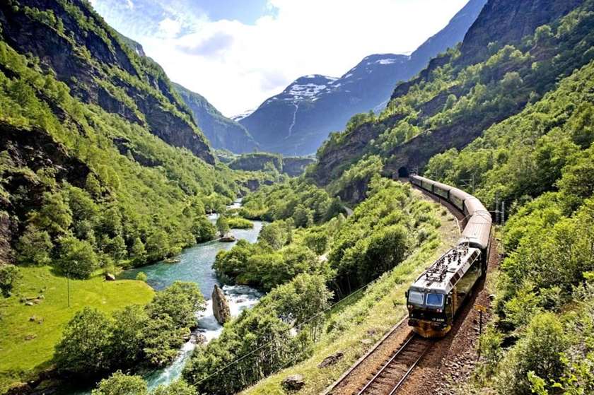 Viaggiare in treno, ecco i 25 viaggi su via ferrata più affascinanti del  mondo